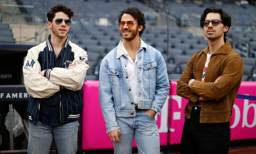 Navigating Fame: The Jonas Brothers’ Journey from Humble Beginnings to Music Legends