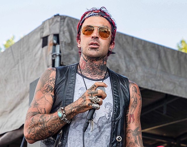 640px Yelawolf blueridgerockfest 2019 - Foo Fighters Store